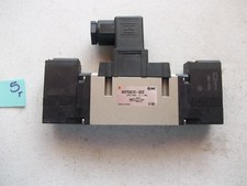 NEW NO BOX SMC PNEUMATIC SOLENOID VALVE NVFS3210-5DZ  267-3 