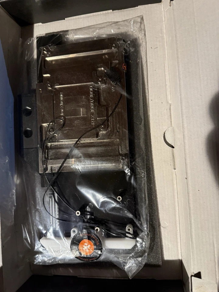 EK-Quantum Vector² Trio D-RGB Nickel/Plexi GPU Block for GeForce RTX 3080/3090 - Image 3 of 4