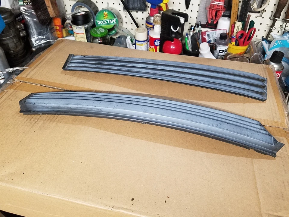 BMW 635CSi (E24) 1985 cubiertas exteriores del pilar B, juego de dos lados izquierdo y derecho Foto 2 de 4