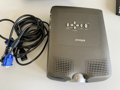 InFocus LP290 Portable Projektor XGA 1.100 lm   funktionsfähig, inkl. Netzteil