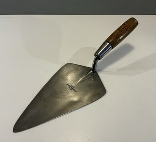 VINTAGE MARSHALLTOWN 9 1/2” BRICKLAYERS LAYING TROWEL MADE IN USA