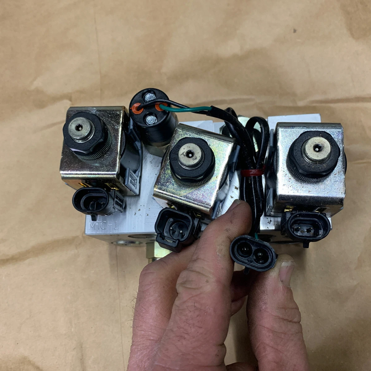 NEW park brake valve 2 speed fits New Holland Case 450 465 oem  