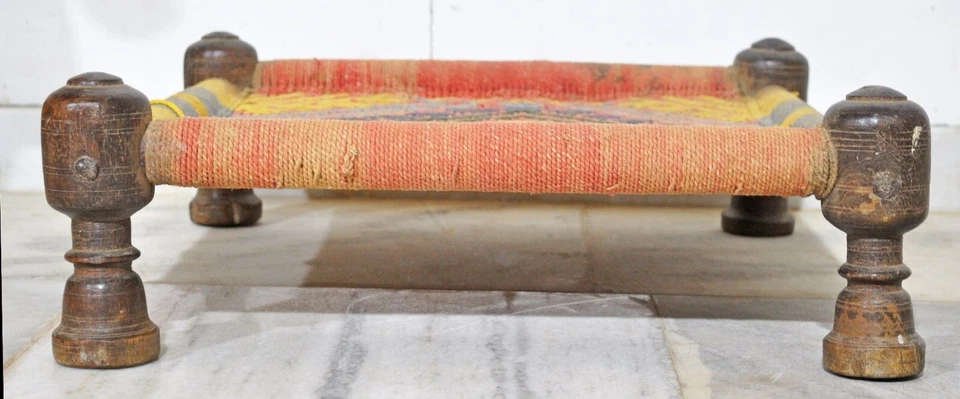 Antiguo taburete cuadrado de madera sentado tejido pequeño original artesanía antigua Foto 4 de 4