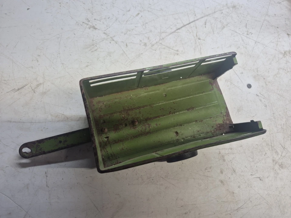 Vintage WT Grant Farms Green Tin Toy Farm Trailer 12" Long No Tailgate 1960s - Image 3 of 4