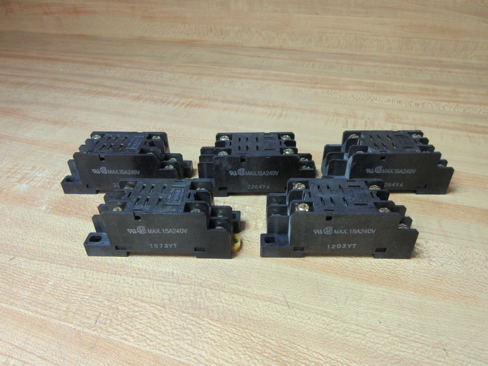 Omron PTF08A Relay Socket .