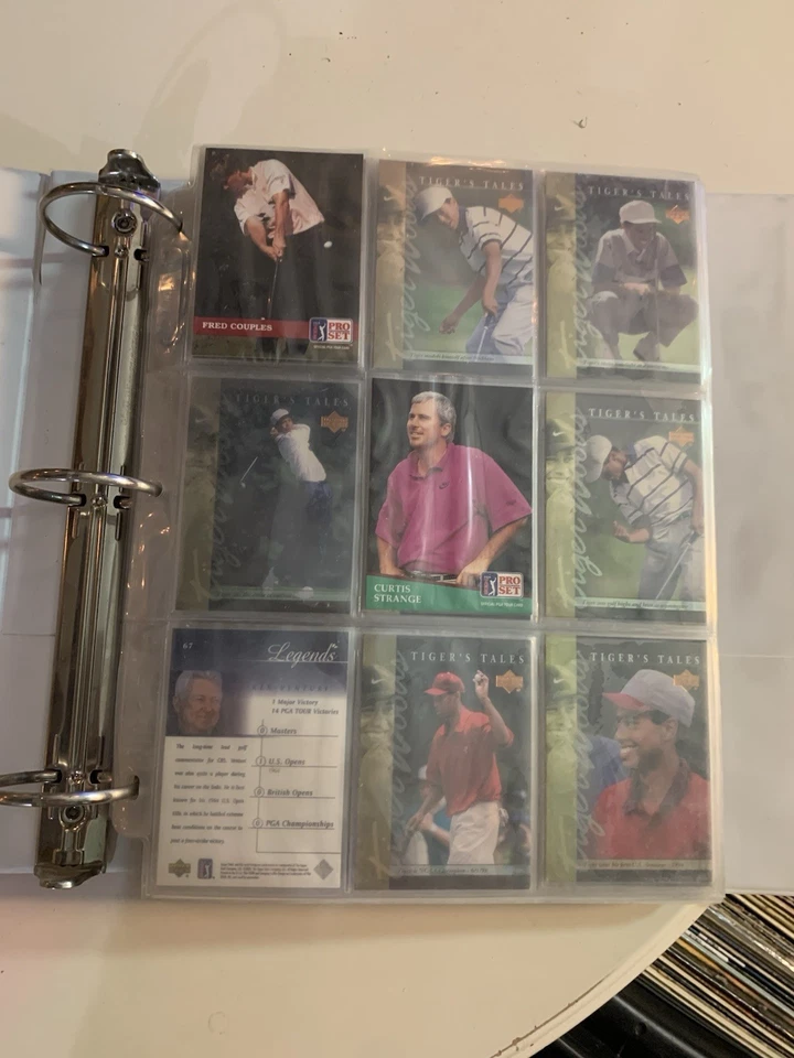 Carpeta llena de cartas coleccionables de golf Tiger Woods pináculo de la cubierta superior Foto 2 de 4