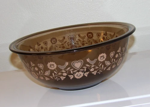 Pyrex Festive Harvest 325 Mixing Bowl Amber Brown Pink Birds 2.5 Liter