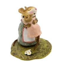 Wee Forest Folk M-229b Her Big Hug - Sage (Retired)