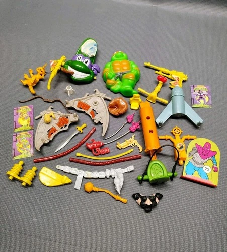 Lot of 30 Vintage Teenage Mutant Ninja Turtles Assorted Weapon Accessories TMNT