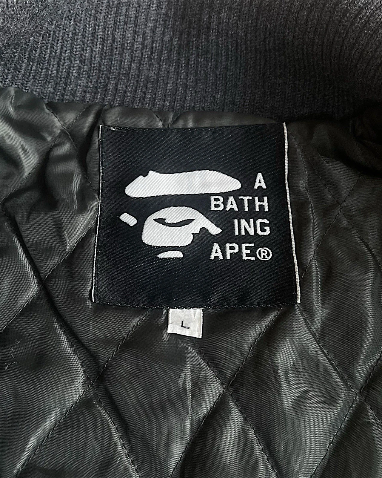 A BATHING APE (BAPE) Bape x Quartiere 2001 Bro. Giacca di lana trapuntata con cappuccio taglia L A scimmia da bagno blu navy