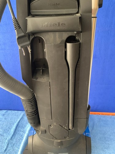Miele Twist Power Plus S7210 Upright Vacuum Cleaner - Picture 11 of 19