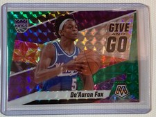 2019-20 PANINI MOSAIC BASKETBALL PRIZM GREEN GIVE AND GO De'AARON FOX KINGS