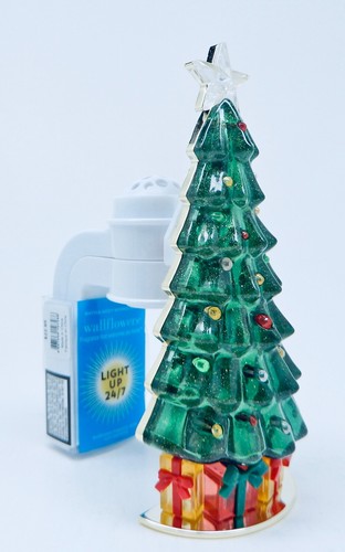 BATH & BODY WORKS WALLFLOWERS CHRISTMAS TREE WITH LIGHTS PLUGIN NIGHTLIGHT NEW - Picture 6 of 9