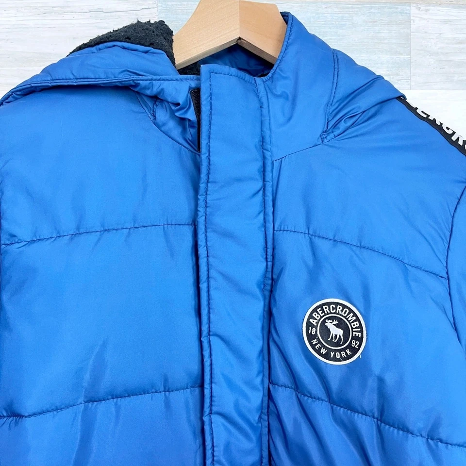 Abercrombie Kids Sherpa Lined Puffer Logo Stripe Jacket Blue Hooded Boys 15 16 - Image 2 of 4