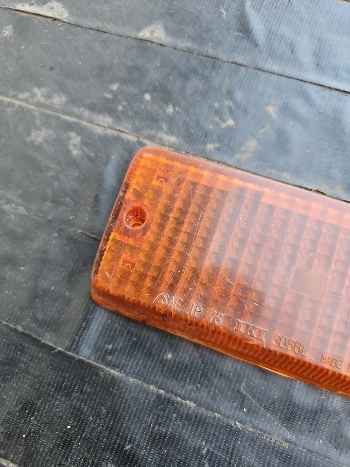 Camioneta pickup Chevy 1978 LUV estacionamiento/giro lado del conductor Foto 2 de 4