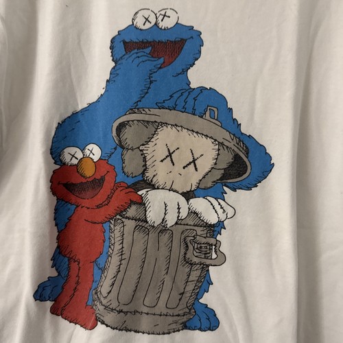 Kaws x Uniqlo Sesame Street Trash Can Short Sleeve Tshirt Men’s XL - Picture 2 of 4