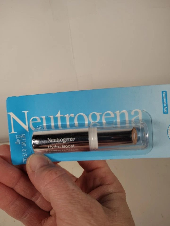 Neutrogena Hydro Boost Hydrating Concealer, Fair 10 0.12 oz - Image 3 of 4
