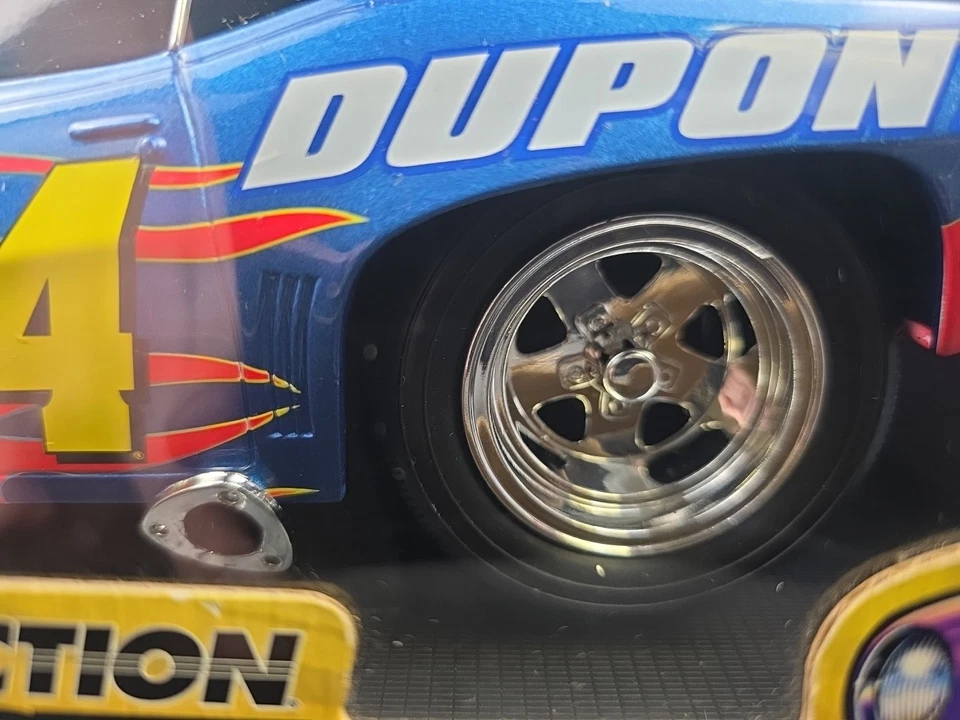 Muscle Machines Nascar '69 Camaro #24 Jeff Gordon DuPont escala 1-18 Foto 3 de 4