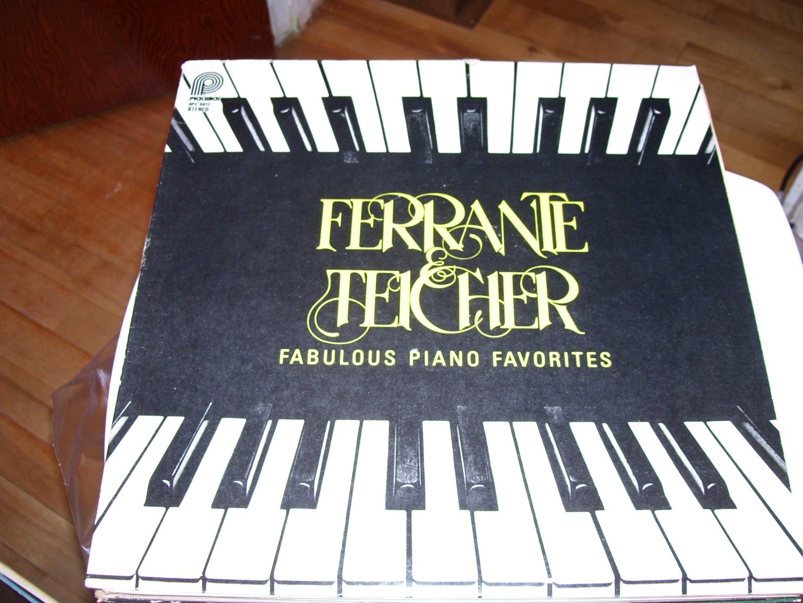 FERRANTE & TEICHER FABULOUS PIANO FAVORITESLPNMPICKWICKTWIN PIANOS