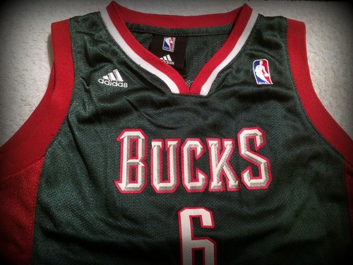 MILWAUKEE BUCKS VINTAGE ANDREW BOGUT ADIDAS JERSEY KIDS LARGE SIZE 7 FREE SHIP - Picture 3 of 4