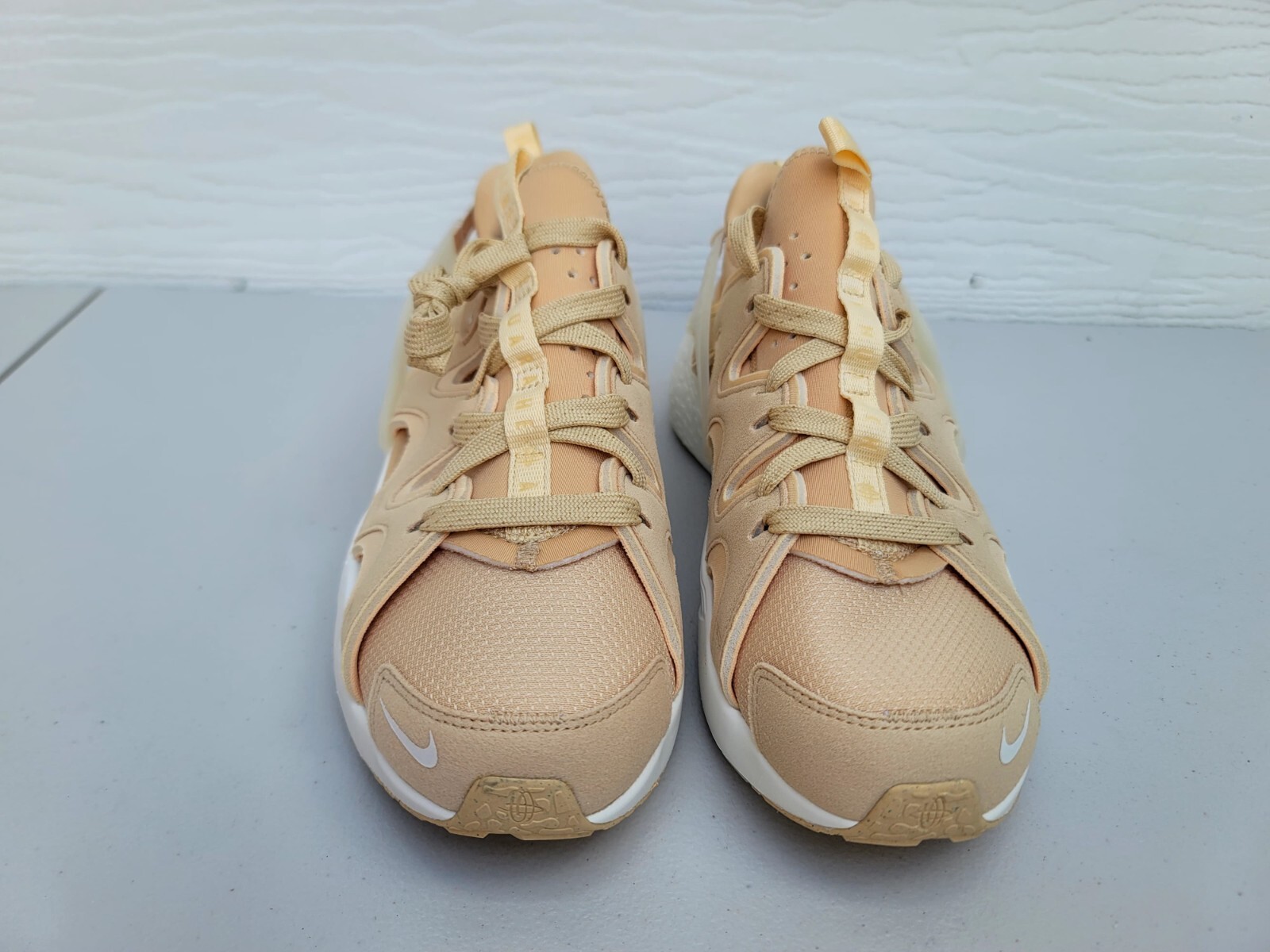 NEW NIKE  AIR HUARACHE CRAFT  DQ8031 201 WMNS SZ 10/MEN'S SZ 8.5