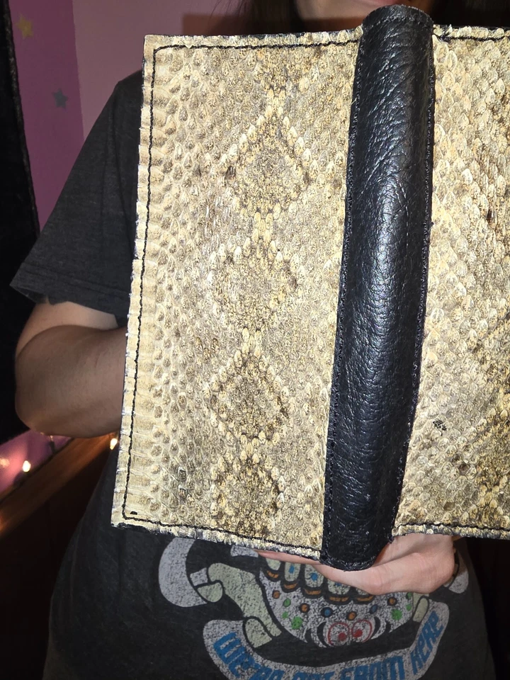 RATTLESNAKE Long Wallet Men  snake skin Original Slim Pocket Brown interior - Image 4 of 4
