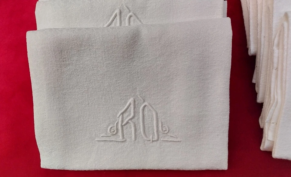 NAPPE et 12 SERVIETTES ANCIENNES de TABLE Brodé R Q -Damassé 2.15 x 1.55cm Linge - Photo 3/4