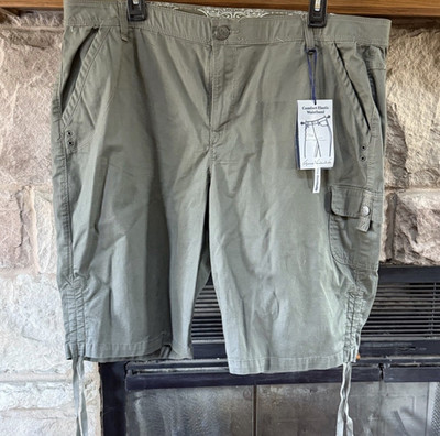Gloria Vanderbilt Women s Solid Green Cargo Shorts w/ Pockets, Size 16 Regular