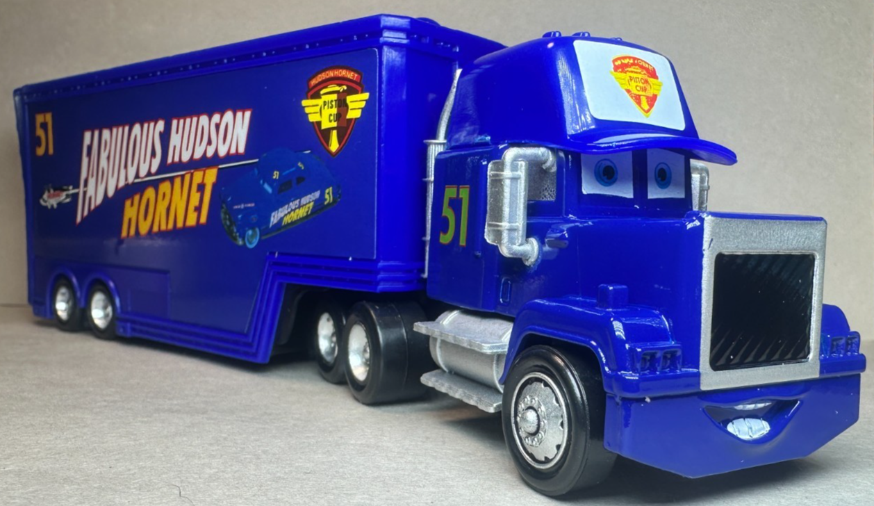 Disney Pixar Cars Fabulous Hudson Hornet Hauler Mack #51 Diecast Deluxe 1:55 FC
