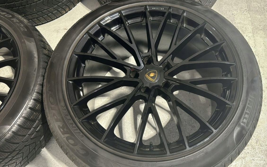 Alloy Wheels with Pirelli Tires Set LAMBORGHINI URUS 22" 285/40/22 325/35/22 OEM