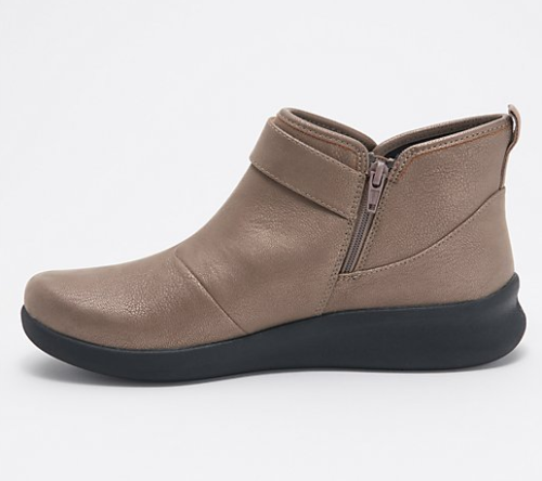 Cloudsteppers by Clarks Women's BOOTIES 