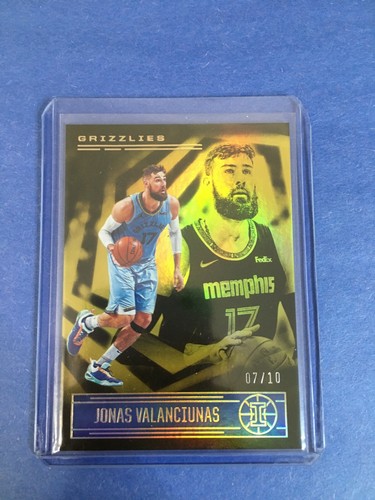 2020 Panini Illusions Basketball Trophy Collection Gold Jonas Valanciunas #109