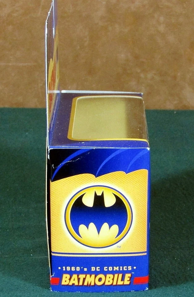 77301 CORGI 1960'S DC COMICS BATMAN BATMOBILE 1:43 SCALE DIE-CAST VEHICLE EXMT - Image 2 of 4