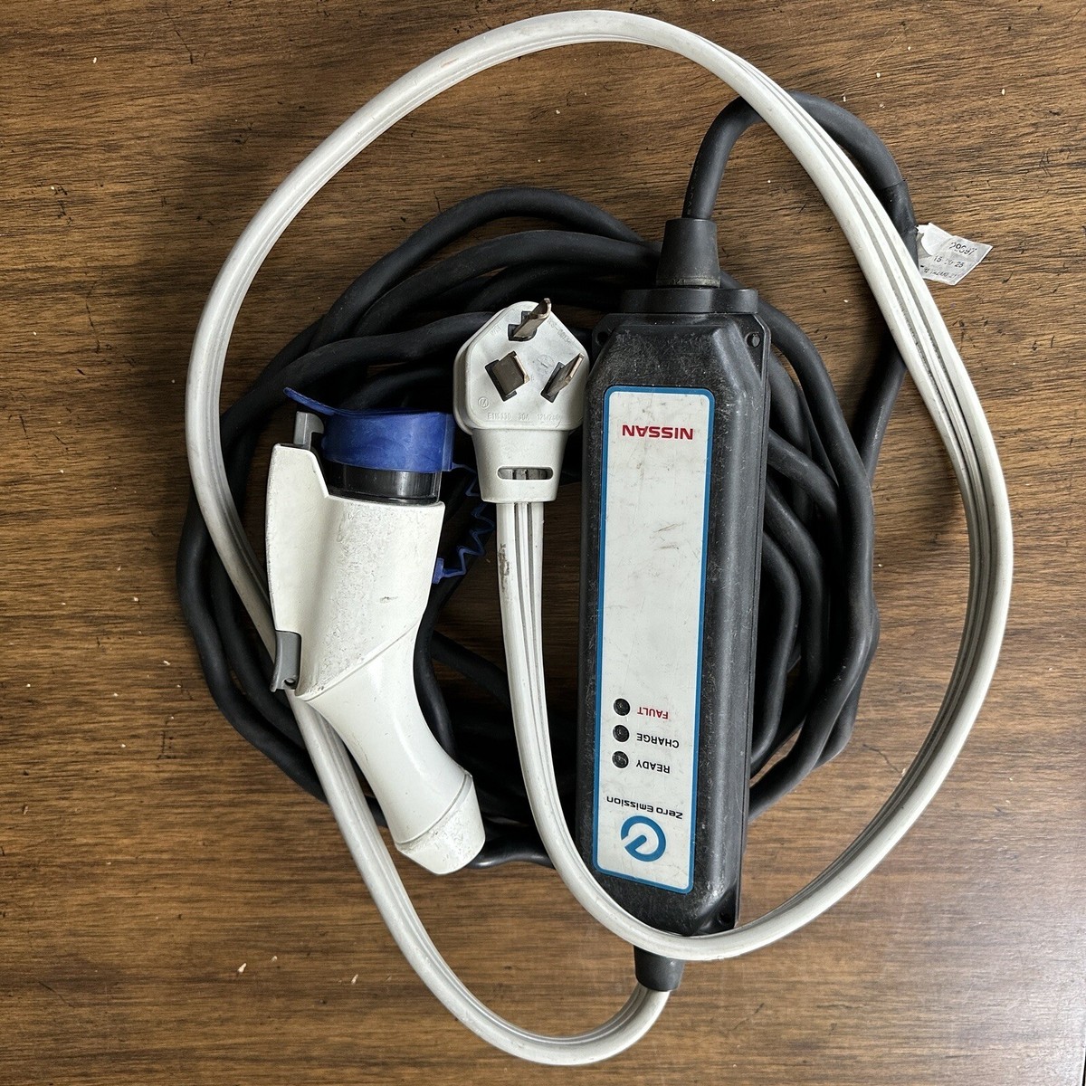 Genuine Nissan Leaf 120v Electric Car Power Charger 29690 Genuine Nissan Leaf 120v Electric Car Power Charger 29690