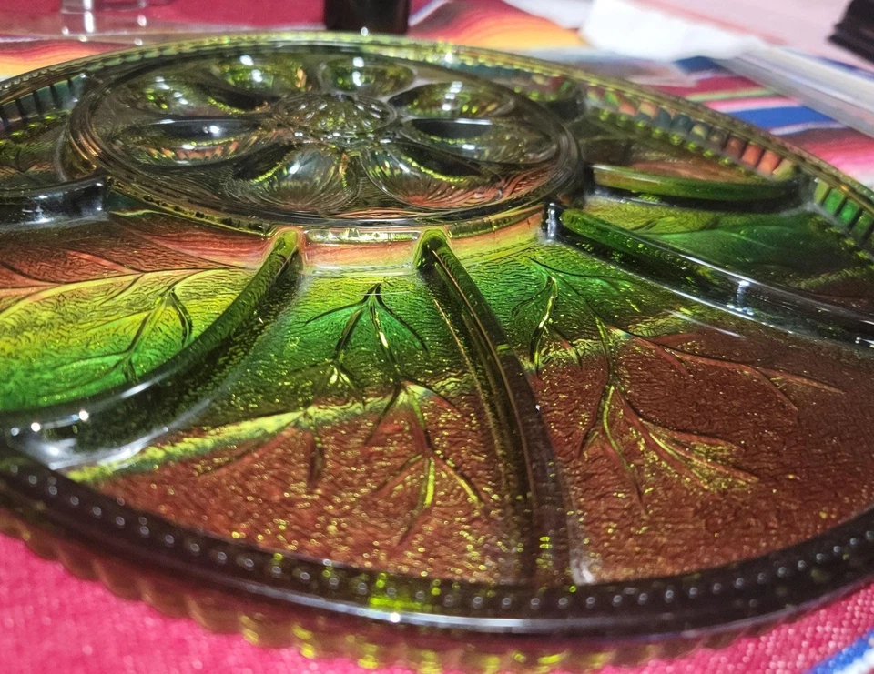 Plato para servir huevos y relish de vidrio verde Indiana 13" entretenido Foto 4 de 4