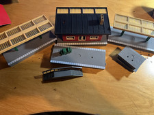 Hornby 00 Gauge R.003 Town Station in Original Box
