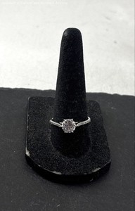 925 Sterling Silver Cz Statement Ring Size 8 1.8g