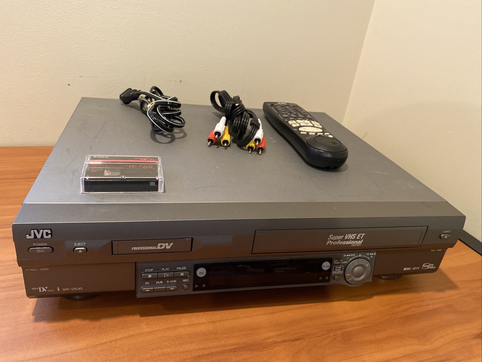 業務用 MiniDV & DVDレコーダー Victor SR-DVM700 ジャンク