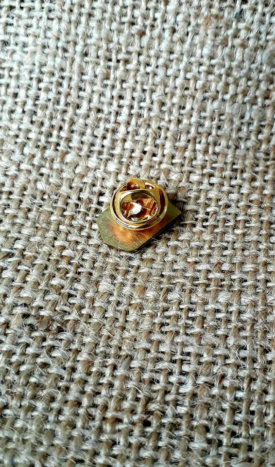 Pin de solapa ucraniano oro Tryzub tridente símbolo regalo de Navidad caja de regalo 0,6" Foto 4 de 4