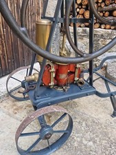 Ancienne pompe à vin pompe catalane outil de la vigne et du vin