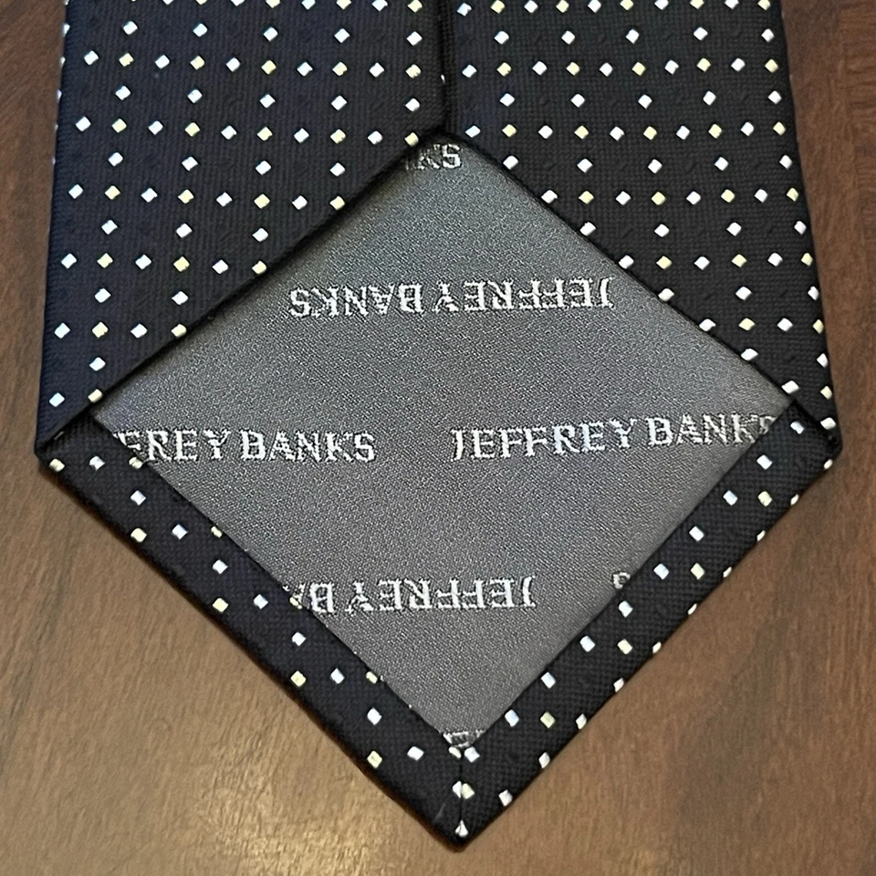 Corbata Jeffrey Banks negra dorada hecha a mano 100 % seda para hombre hecha en China Foto 2 de 4