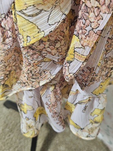 LAUREN CONRAD, VESTIDO PARA MUJER LAVANDA/AMARILLO POLI VOLANTES CUELLO EN V CON FAJA, TALLA M - Imagen 6 de 14
