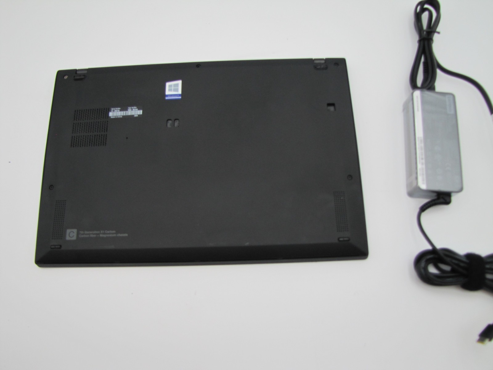 Lenovo X1 Carbon 7th Gen, 14-Inch Laptop, with i7-8665U, Windows 11 Pro