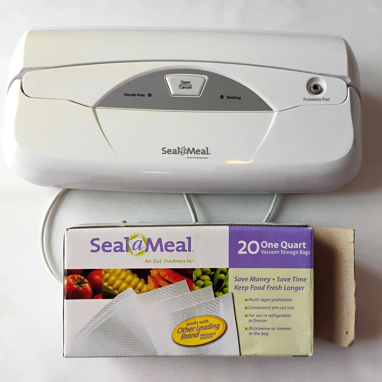 Seal a Meal Vacuum Sealer with 1 QT sealer bags