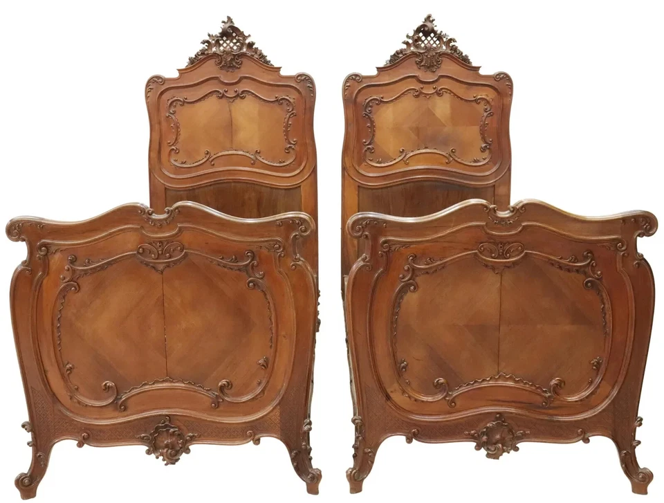 Camas antiguas (2) y (2) mesitas de noche, estilo italiano Luis XV, escudo, ¡años 1800! Foto 3 de 4