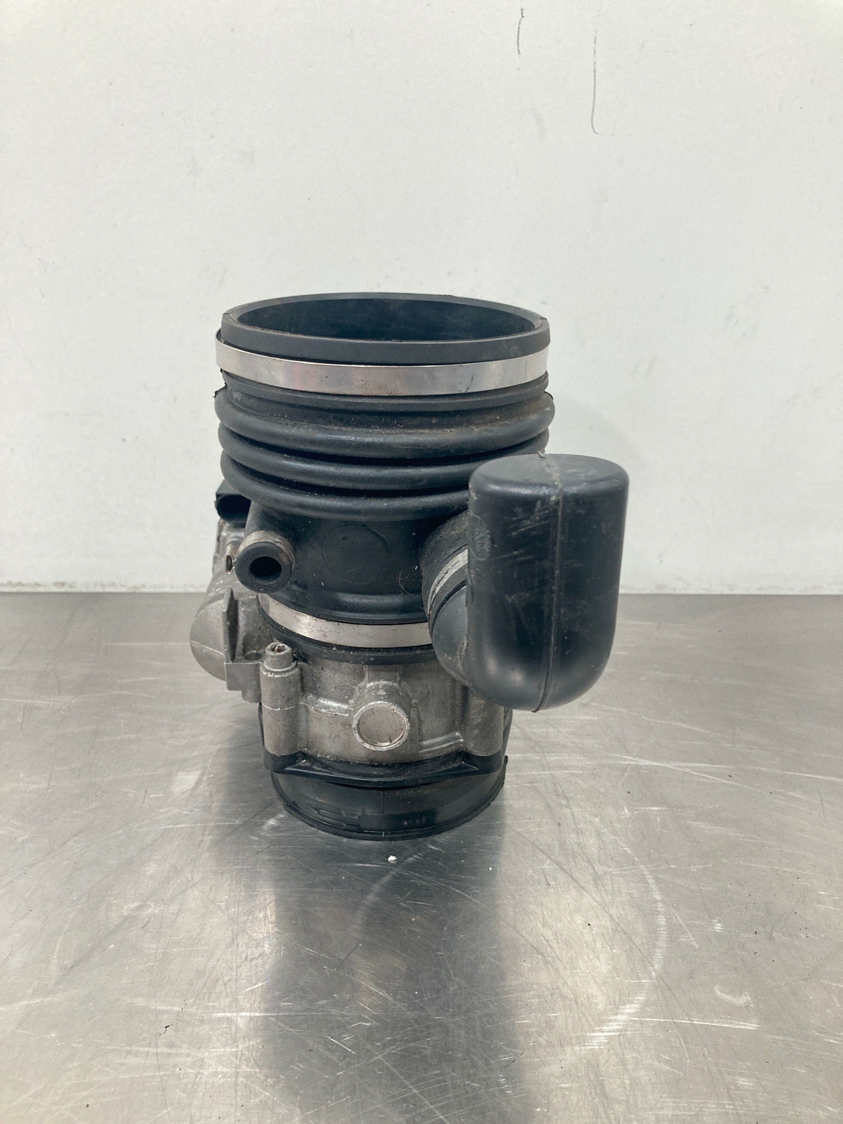 2009 MASERATI QUATTROPORTE OEM THROTTLE BODY VALVE AIR FLOW SLEEVE 280750101 44K