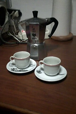 caffettiera pressofiltro BIALETTI MOKA EXPRESS 4-5 tazze + set tazzine leggi - Imagen 1 de 4
