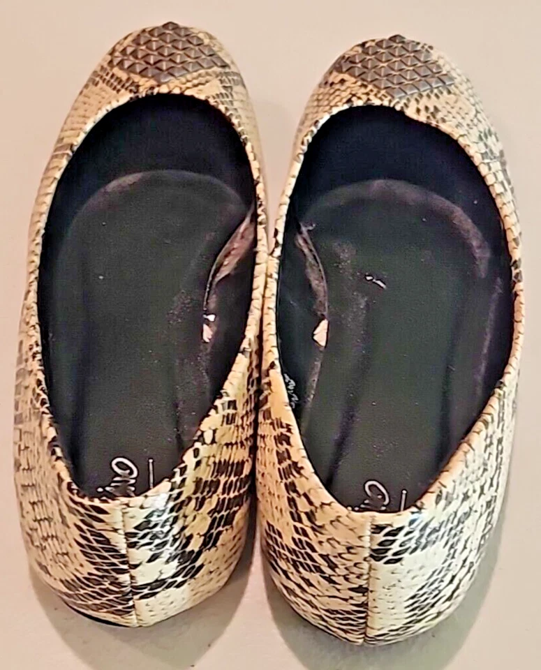 Pisos de ballet con tachuelas con estampado de serpiente Mossimo talla 6 Foto 2 de 4