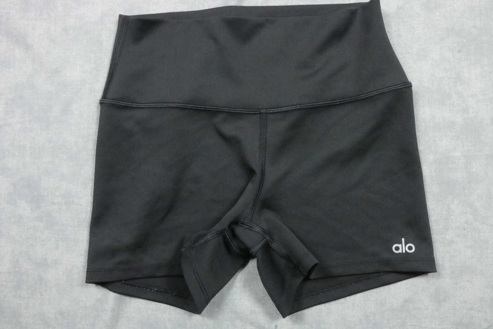 ALO Biker Shorts Womens S Black High Rise Elastic Waist Yoga 3 Inseam Stretch-image