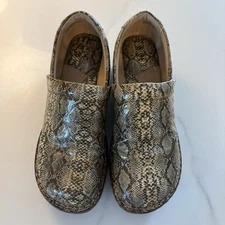 Bøc Snakeskin Print Clogs Women’s Size 8.5 Slip On